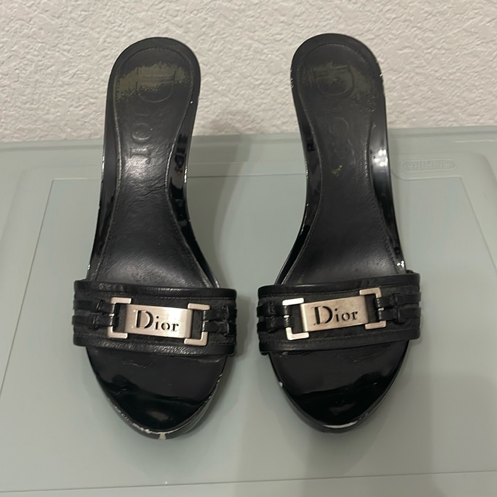 Dior sandal. Black . Size 38.5 . However , I’m a size 6.5 or 7